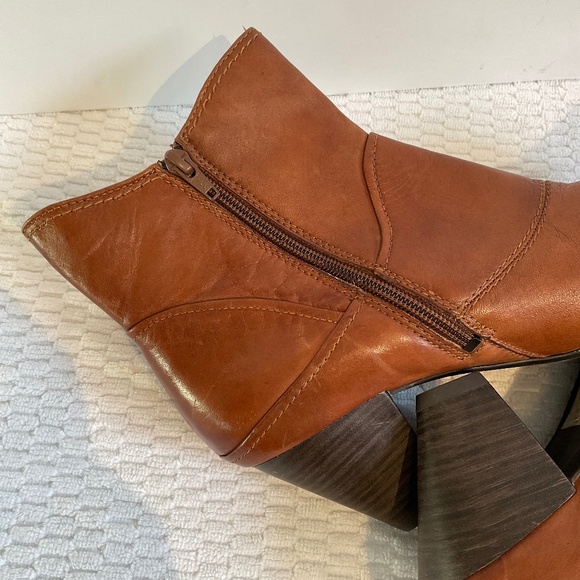 Luca Ferri Women’s Brown Leather Heel Boot Size 41 NWOT - Picture 8 of 16